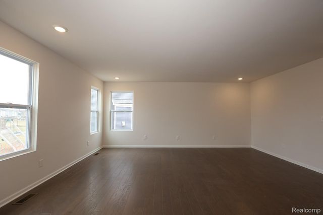 360 Hidden River W, Holly Township, MI 48442