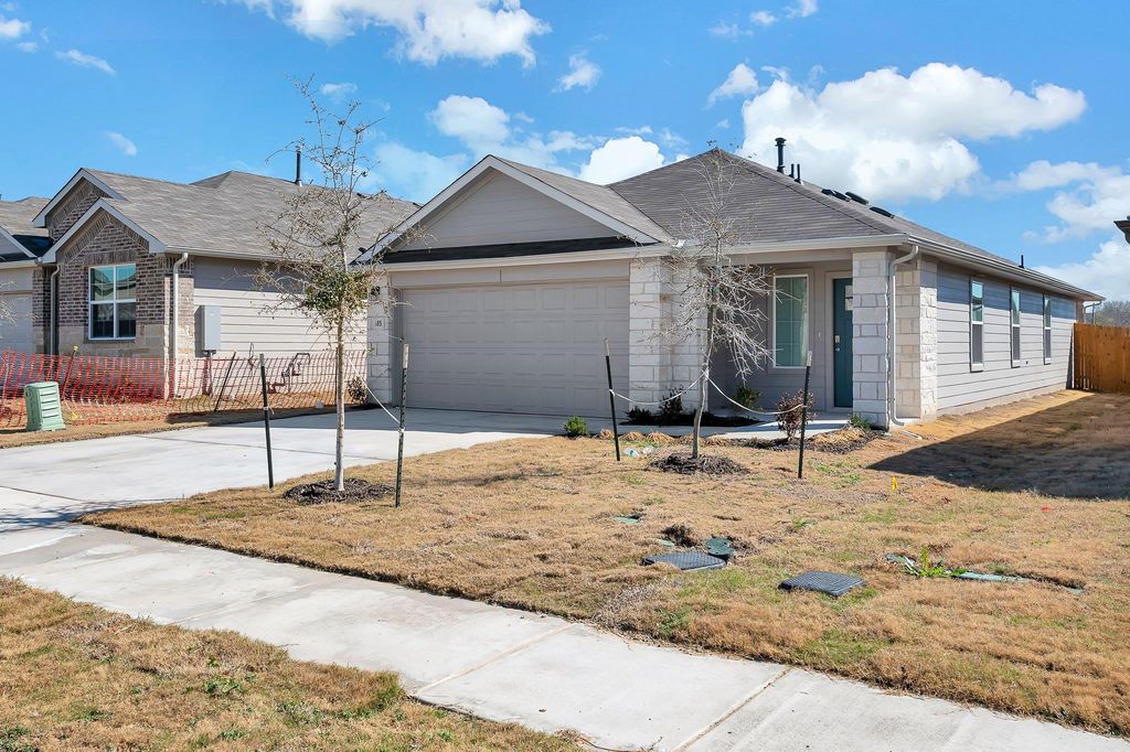 585 Apache Plum DR, Kyle, TX 78640