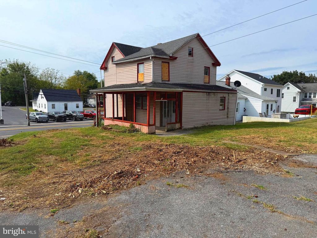 823 E MOLER AVE, Martinsburg, WV 25404