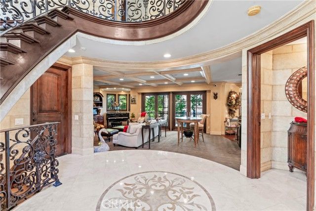 207 Blue Lake Road, Lake Arrowhead, CA 92352