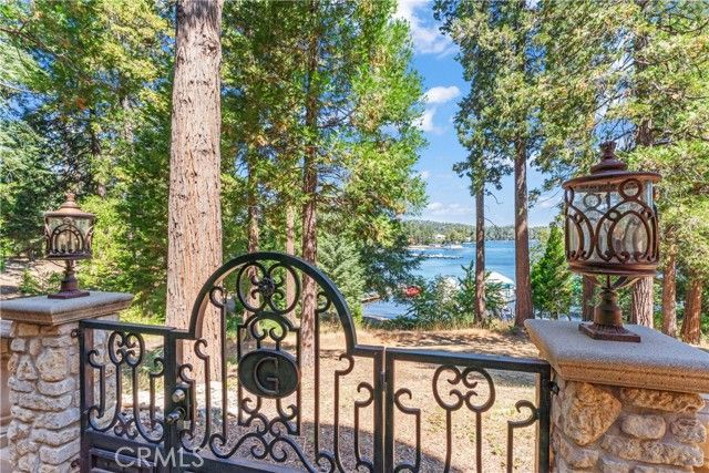 207 Blue Lake Road, Lake Arrowhead, CA 92352