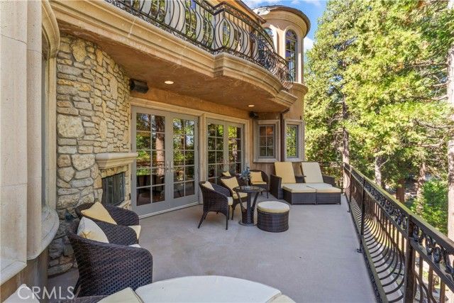 207 Blue Lake Road, Lake Arrowhead, CA 92352