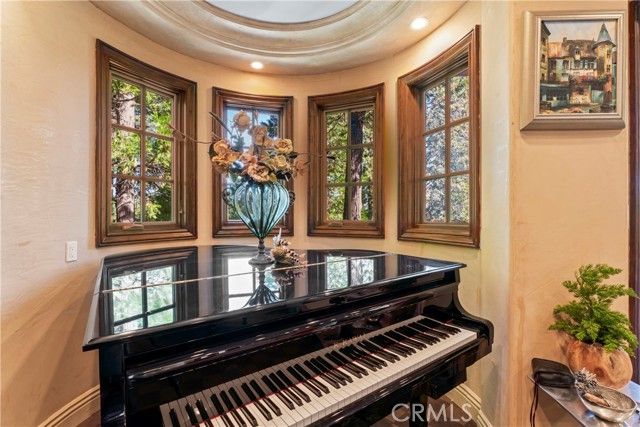 207 Blue Lake Road, Lake Arrowhead, CA 92352