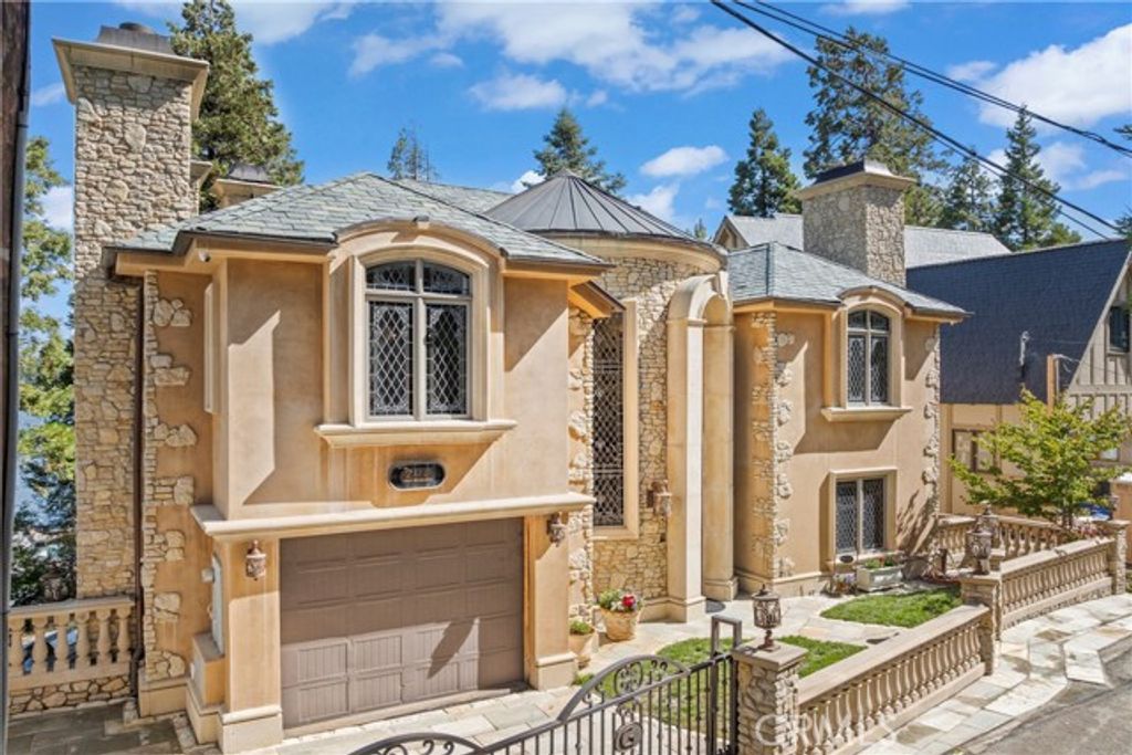 207 Blue Lake Road, Lake Arrowhead, CA 92352