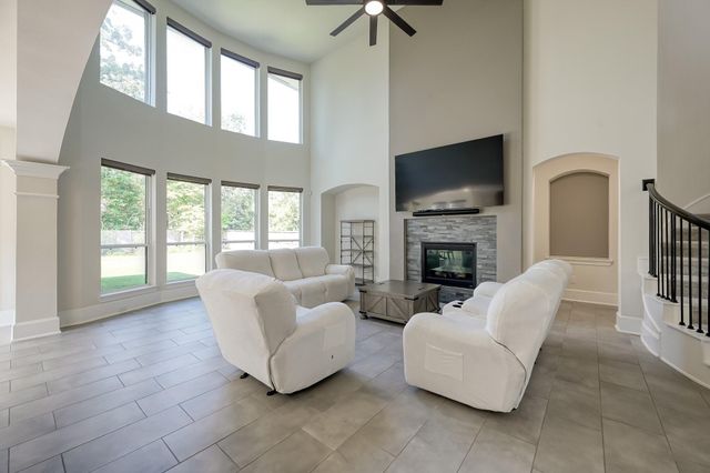 359 Calmato Woods Way, Conroe, TX 77318