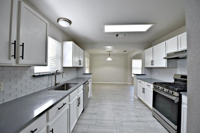 2001 Garrison DR, Leander, TX 78641