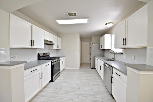 2001 Garrison DR, Leander, TX 78641