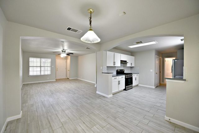 2001 Garrison DR, Leander, TX 78641