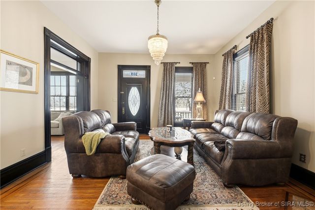 209 W Market Street, Jeffersonville, IN 47130