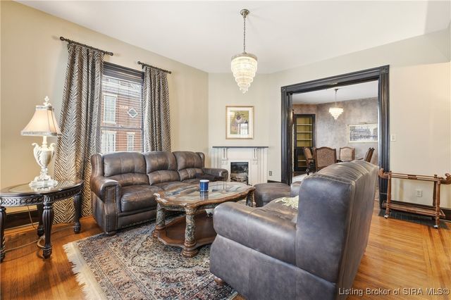 209 W Market Street, Jeffersonville, IN 47130