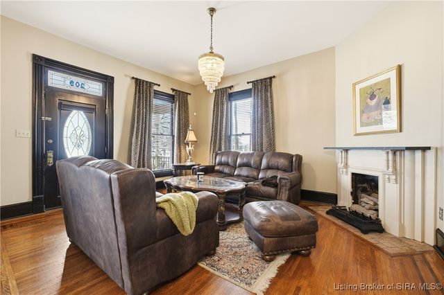 209 W Market Street, Jeffersonville, IN 47130