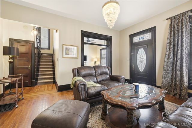 209 W Market Street, Jeffersonville, IN 47130