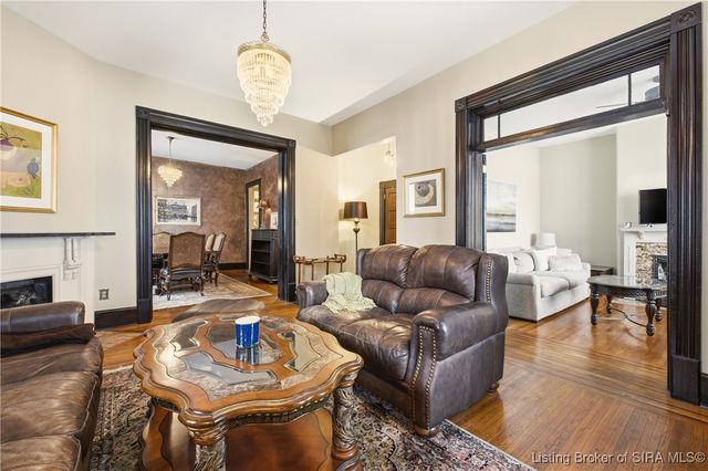 209 W Market Street, Jeffersonville, IN 47130