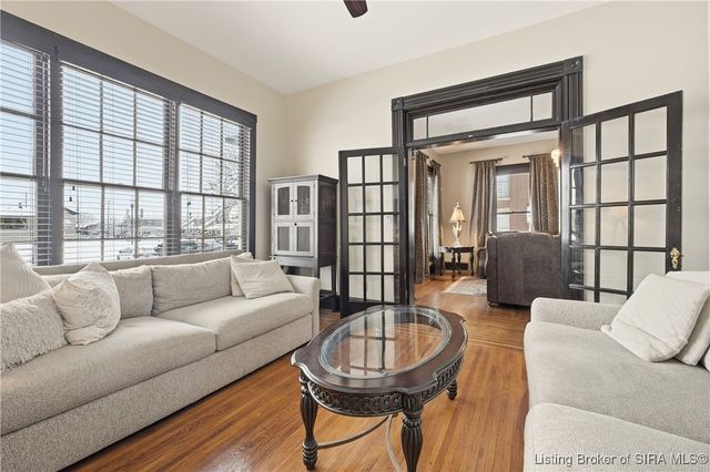 209 W Market Street, Jeffersonville, IN 47130