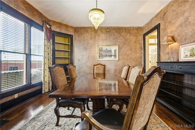 209 W Market Street, Jeffersonville, IN 47130