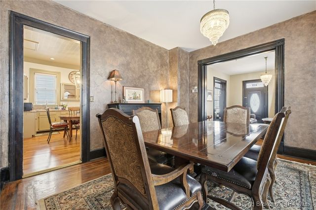 209 W Market Street, Jeffersonville, IN 47130