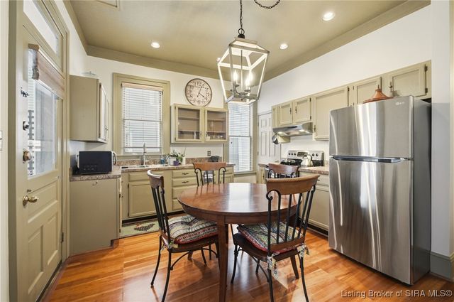 209 W Market Street, Jeffersonville, IN 47130