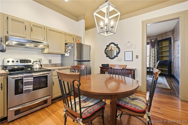 209 W Market Street, Jeffersonville, IN 47130