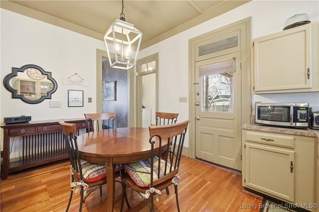 209 W Market Street, Jeffersonville, IN 47130