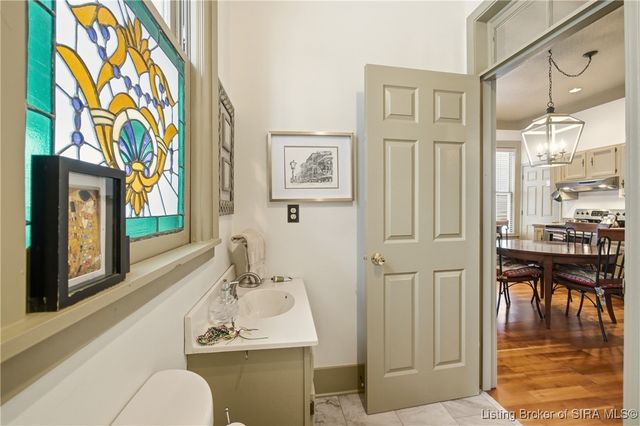 209 W Market Street, Jeffersonville, IN 47130