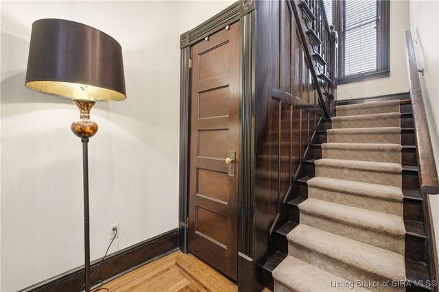 209 W Market Street, Jeffersonville, IN 47130