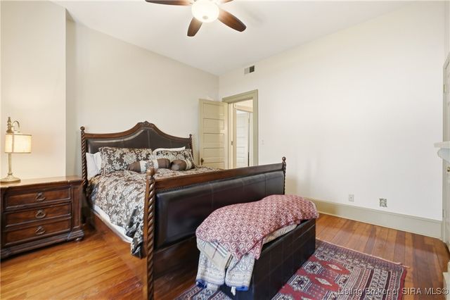 209 W Market Street, Jeffersonville, IN 47130