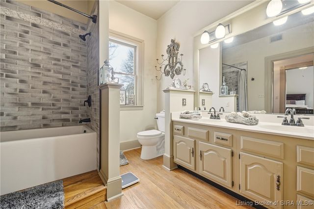 209 W Market Street, Jeffersonville, IN 47130