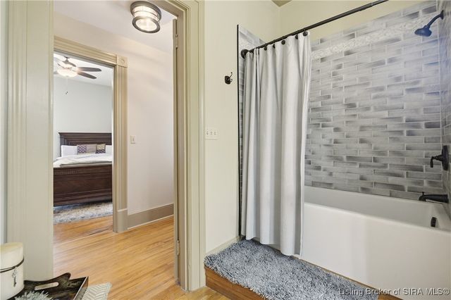 209 W Market Street, Jeffersonville, IN 47130