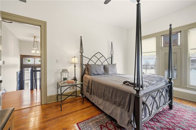 209 W Market Street, Jeffersonville, IN 47130