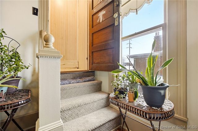 209 W Market Street, Jeffersonville, IN 47130