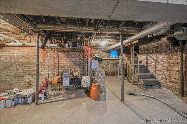 209 W Market Street, Jeffersonville, IN 47130