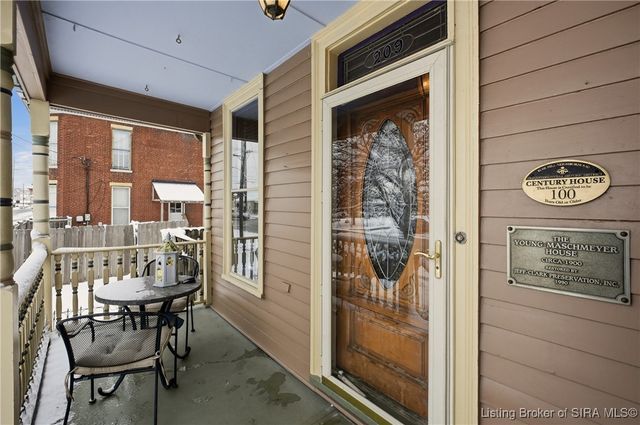 209 W Market Street, Jeffersonville, IN 47130