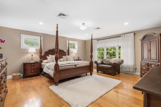 144 Boxwood Lane, Dover, NH 03820