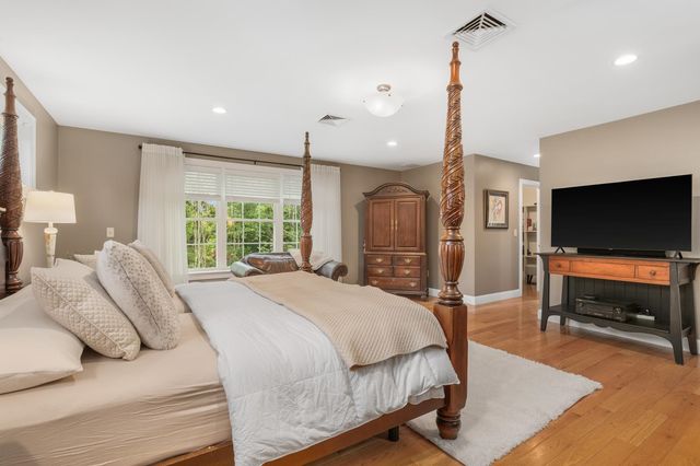 144 Boxwood Lane, Dover, NH 03820