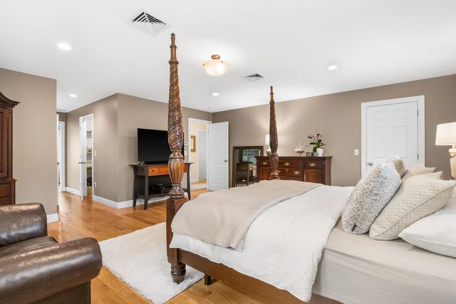 144 Boxwood Lane, Dover, NH 03820