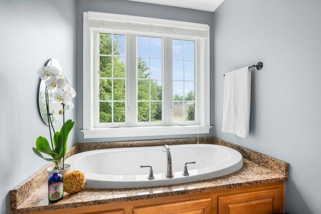 144 Boxwood Lane, Dover, NH 03820