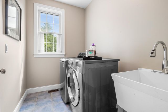 144 Boxwood Lane, Dover, NH 03820