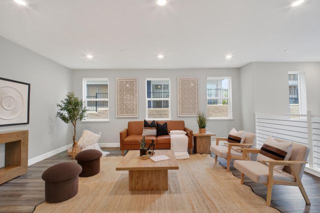 254 Agustin Narvaez 7, San Jose, CA 95136