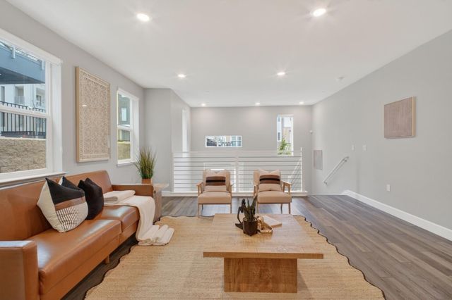 254 Agustin Narvaez 7, San Jose, CA 95136