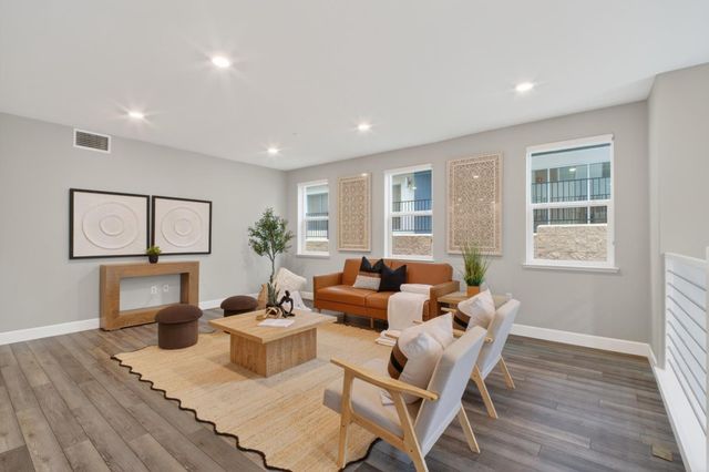 254 Agustin Narvaez 7, San Jose, CA 95136