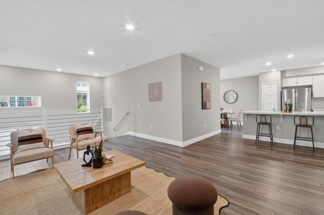 254 Agustin Narvaez 7, San Jose, CA 95136