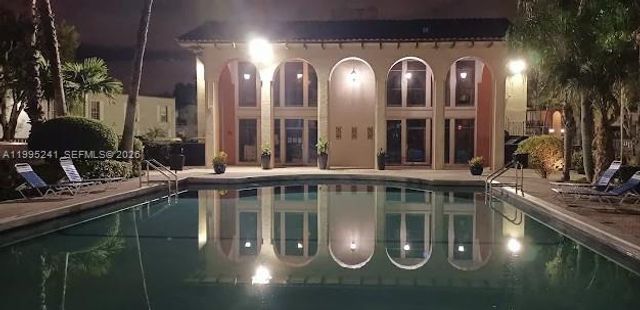 10784 N Kendall Dr D4, Miami, FL 33176