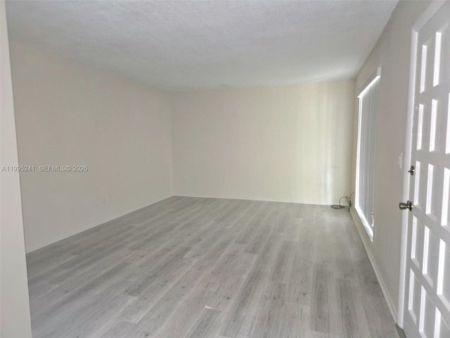 10784 N Kendall Dr D4, Miami, FL 33176