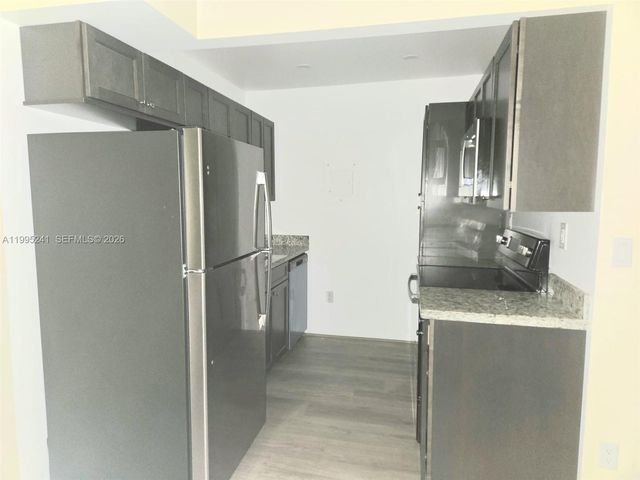 10784 N Kendall Dr D4, Miami, FL 33176