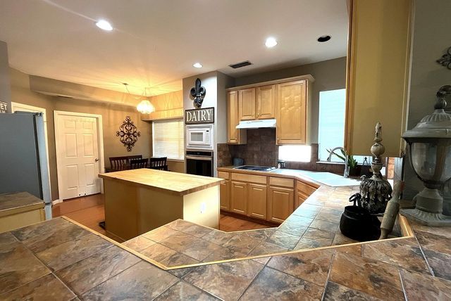 2223 Briary Trace Court, Lewisville, TX 75077