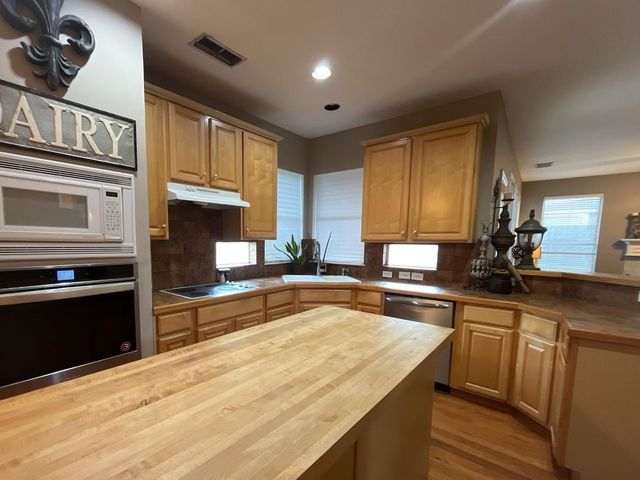 2223 Briary Trace Court, Lewisville, TX 75077
