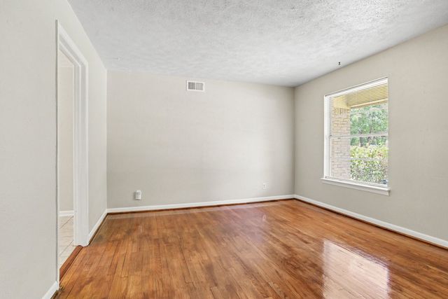 8821 Rustown Drive, Dallas, TX 75228
