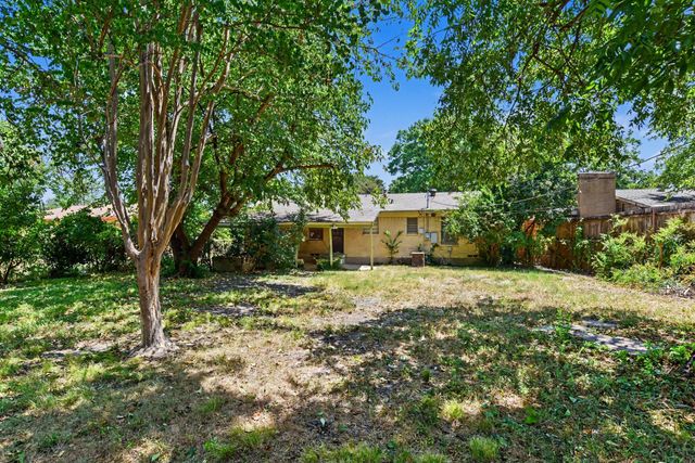 8821 Rustown Drive, Dallas, TX 75228