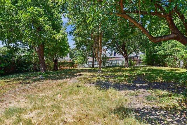 8821 Rustown Drive, Dallas, TX 75228