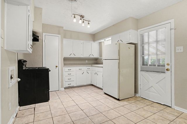 8821 Rustown Drive, Dallas, TX 75228